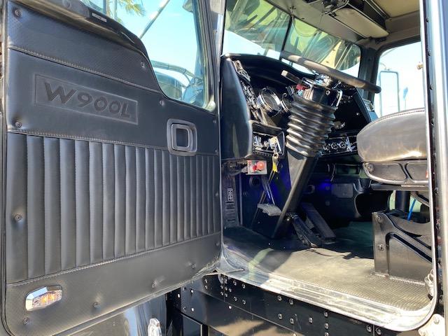 Custom 04 Kenworth W900L Single Axle Daycab! - Image 18