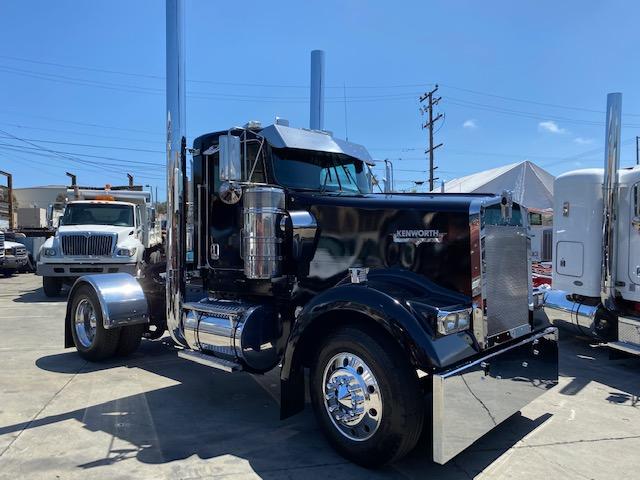 Custom 04 Kenworth W900L Single Axle Daycab! - Image 10