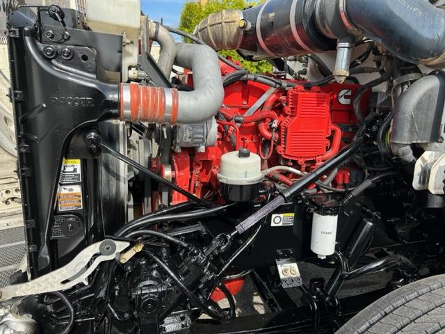 2009 Peterbilt 365 Rolloff Low Miles! - Image 15