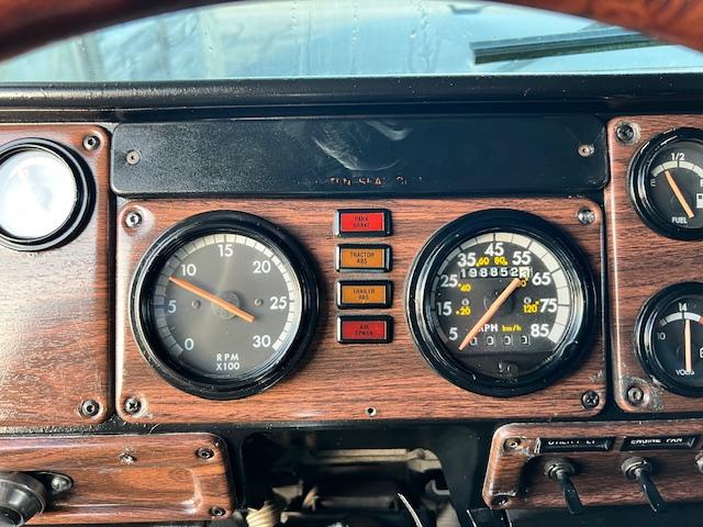 2000 Freightliner Classic XL - Image 19