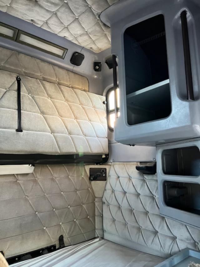 2000 Freightliner Classic XL - Image 20