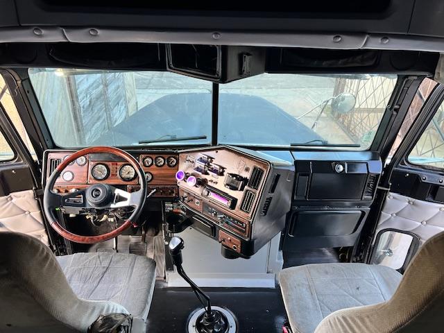2000 Freightliner Classic XL - Image 22