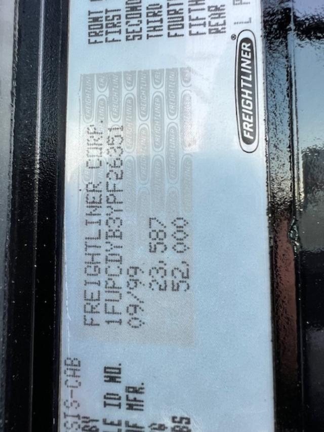 2000 Freightliner Classic XL - Image 24