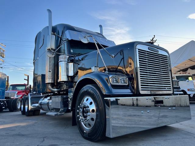 2000 Freightliner Classic XL - Image 4