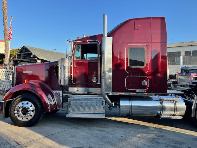 2002 Kenworth W900L (2) Owner Truck! - Image 10