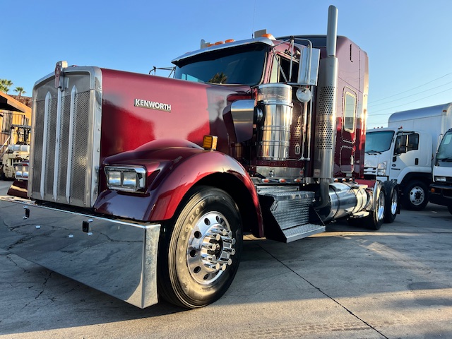 2002 Kenworth W900L (2) Owner Truck! - Image 2
