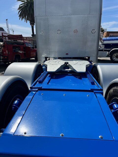 Fully Custom Pre Emission 2001 Freightliner Classic! - Image 12