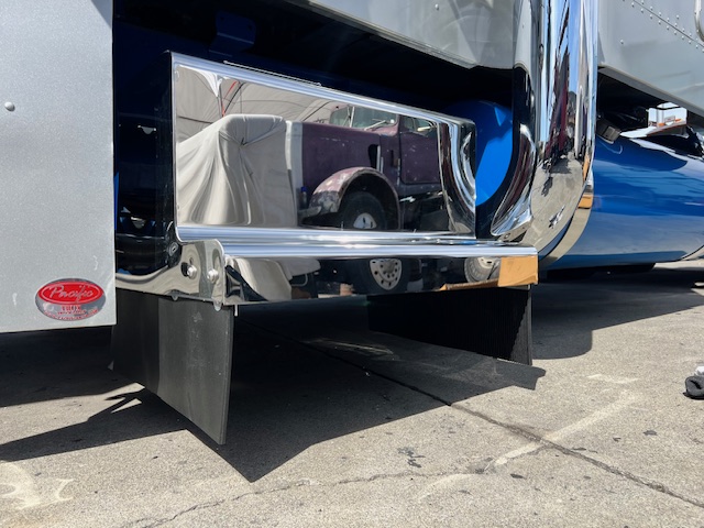 Fully Custom Pre Emission 2001 Freightliner Classic! - Image 13