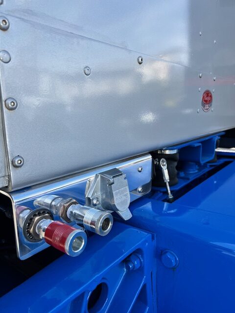 Fully Custom Pre Emission 2001 Freightliner Classic! - Image 14