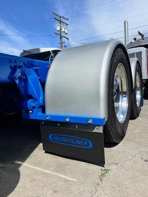 Fully Custom Pre Emission 2001 Freightliner Classic! - Image 18