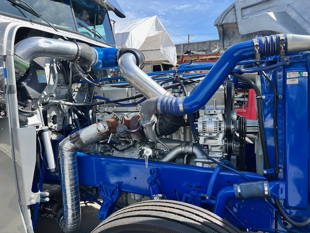 Fully Custom Pre Emission 2001 Freightliner Classic! - Image 21