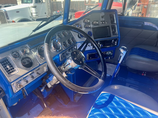 Fully Custom Pre Emission 2001 Freightliner Classic! - Image 24