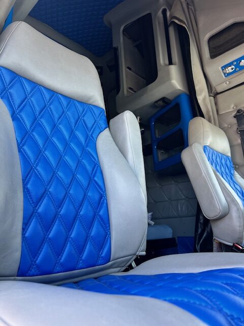 Fully Custom Pre Emission 2001 Freightliner Classic! - Image 27
