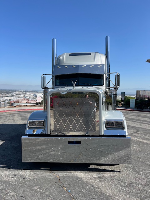 Fully Custom Pre Emission 2001 Freightliner Classic! - Image 6