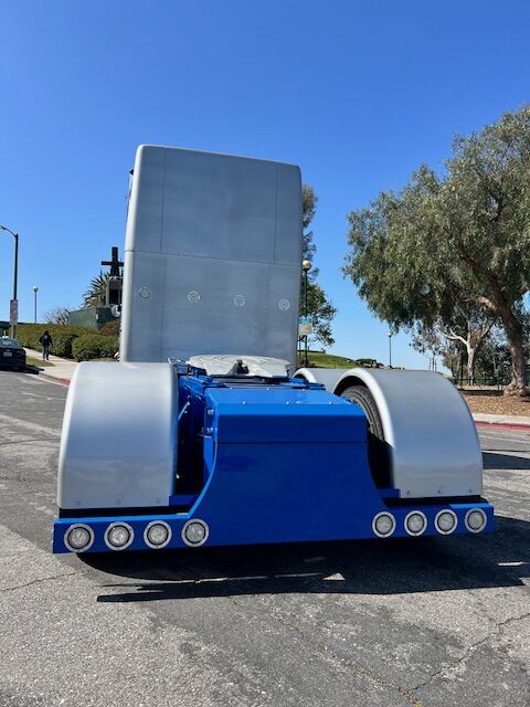 Fully Custom Pre Emission 2001 Freightliner Classic! - Image 9