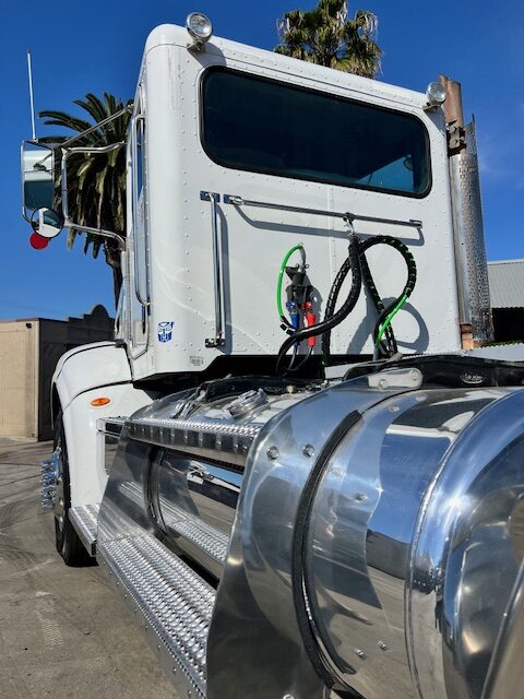 2014 Peterbilt 384 Daycab, 10 speed - Image 11