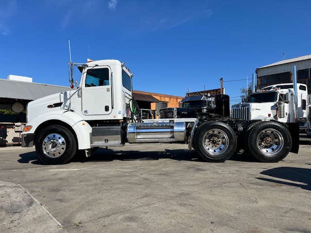 2014 Peterbilt 384 Daycab, 10 speed - Image 12