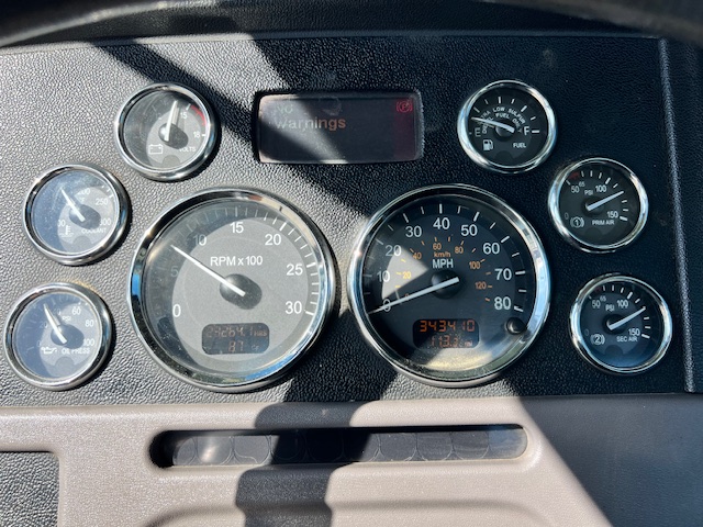 2014 Peterbilt 384 Daycab, 10 speed - Image 20