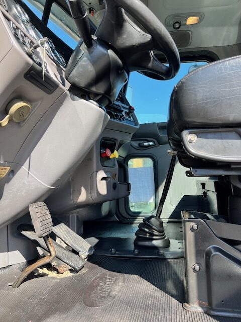 2014 Peterbilt 384 Daycab, 10 speed - Image 17