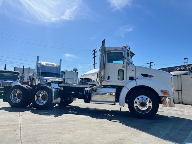 2014 Peterbilt 384 Daycab, 10 speed - Image 4
