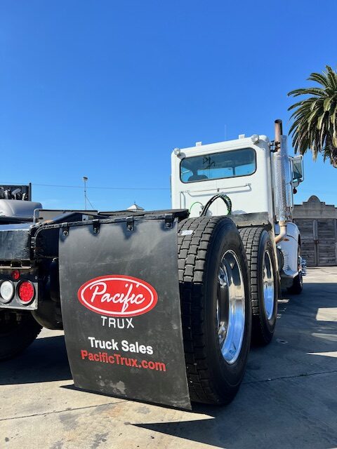 2014 Peterbilt 384 Daycab, 10 speed - Image 7