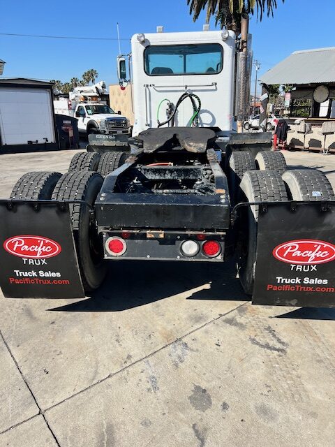 2014 Peterbilt 384 Daycab, 10 speed - Image 8