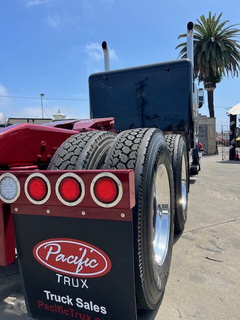 1995 Peterbilt 379 EXHD 36" Flattop Sleeper New Custom Build - Image 10