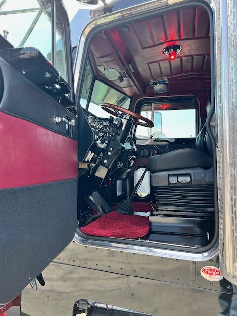 1995 Peterbilt 379 EXHD 36" Flattop Sleeper New Custom Build - Image 24