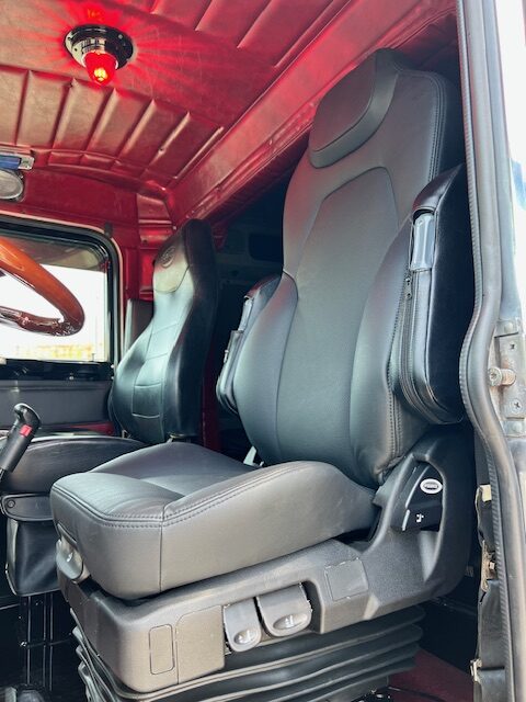 1995 Peterbilt 379 EXHD 36" Flattop Sleeper New Custom Build - Image 28