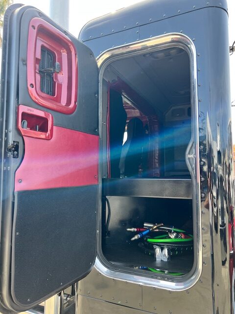 1995 Peterbilt 379 EXHD 36" Flattop Sleeper New Custom Build - Image 33