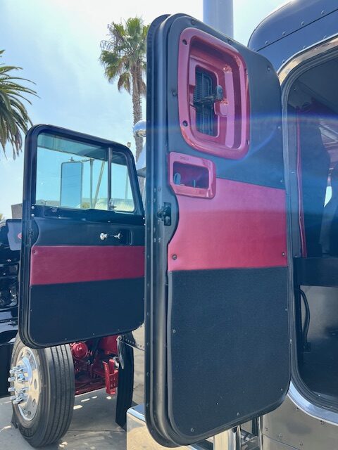 1995 Peterbilt 379 EXHD 36" Flattop Sleeper New Custom Build - Image 35