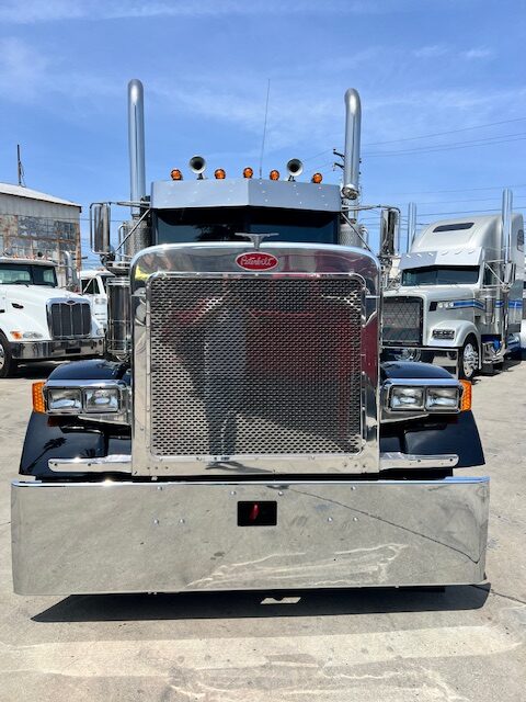 1995 Peterbilt 379 EXHD 36" Flattop Sleeper New Custom Build - Image 3