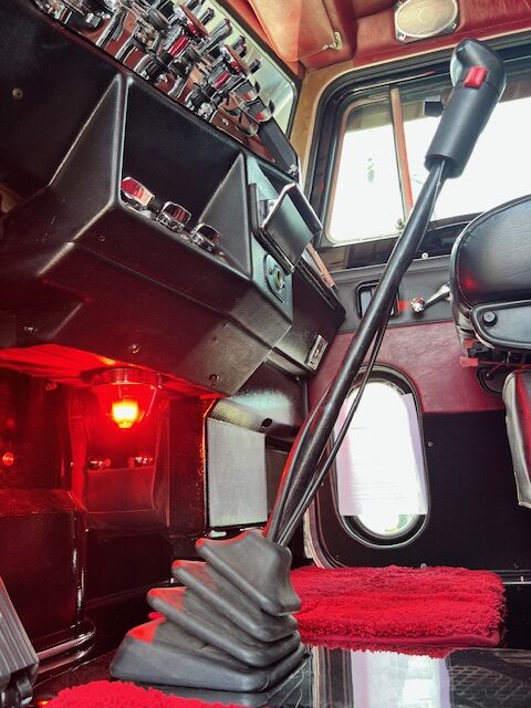 1995 Peterbilt 379 EXHD 36" Flattop Sleeper New Custom Build - Image 27