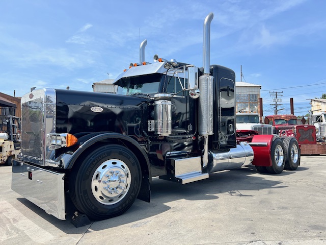 1995 Peterbilt 379 EXHD 36" Flattop Sleeper New Custom Build - Image 4