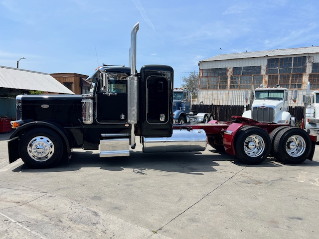 1995 Peterbilt 379 EXHD 36" Flattop Sleeper New Custom Build - Image 5
