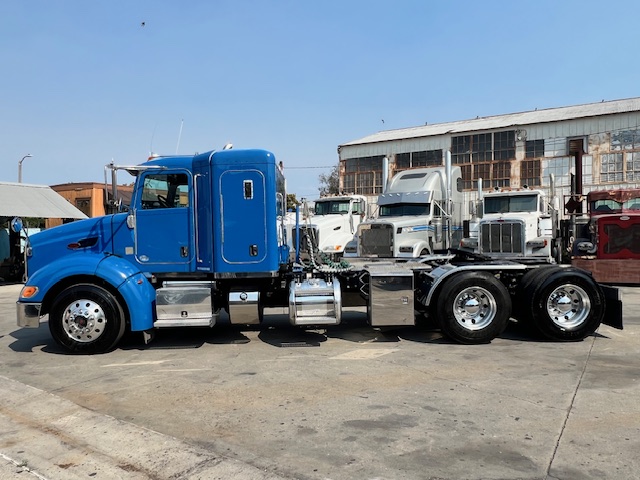 2013 Peterbilt 384 36" Flattop Sleeper, 1 Owner! - Image 11