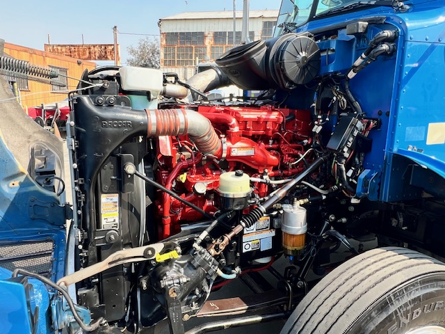 2013 Peterbilt 384 36" Flattop Sleeper, 1 Owner! - Image 12