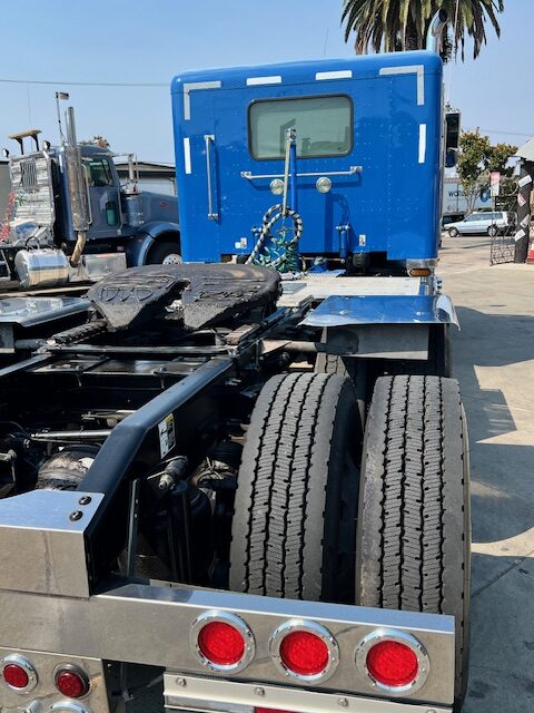 2013 Peterbilt 384 36" Flattop Sleeper, 1 Owner! - Image 7