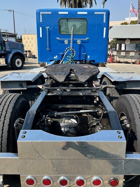 2013 Peterbilt 384 36" Flattop Sleeper, 1 Owner! - Image 8