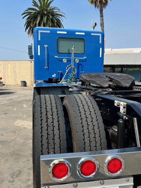 2013 Peterbilt 384 36" Flattop Sleeper, 1 Owner! - Image 9