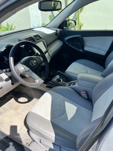 2014 Toyota RAV4 EV, LOW MILES, One Owner! - Image 10