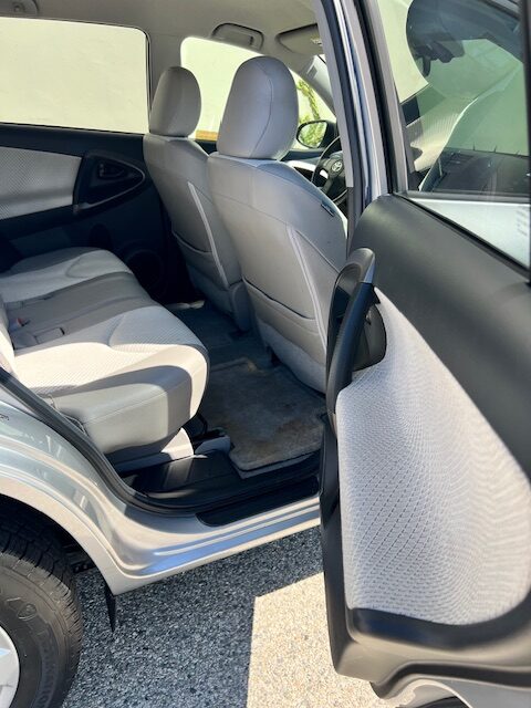 2014 Toyota RAV4 EV, LOW MILES, One Owner! - Image 14