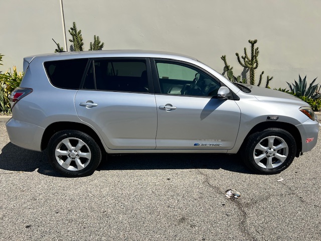 2014 Toyota RAV4 EV, LOW MILES, One Owner! - Image 7