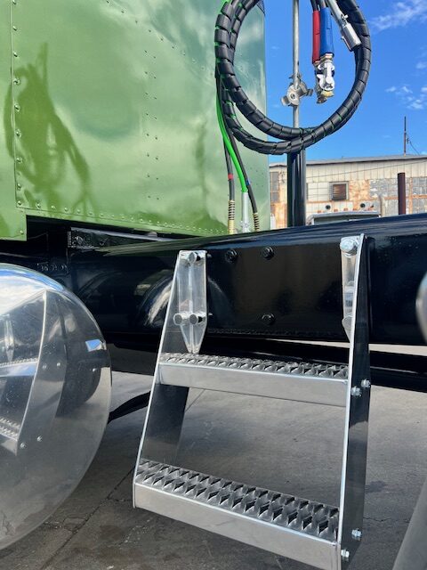 1990 Peterbilt 379 EXHD 60" Flattop Sleeper New Custom Build! - Image 12