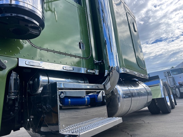 1990 Peterbilt 379 EXHD 60" Flattop Sleeper New Custom Build! - Image 13
