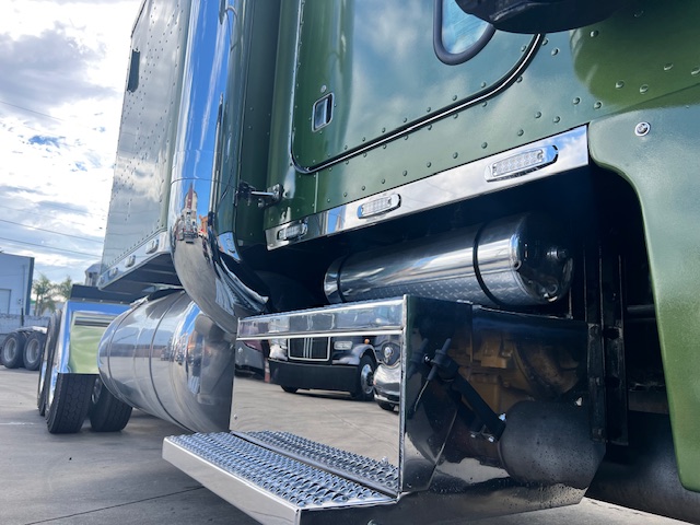 1990 Peterbilt 379 EXHD 60" Flattop Sleeper New Custom Build! - Image 14