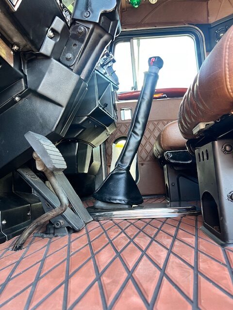 1990 Peterbilt 379 EXHD 60" Flattop Sleeper New Custom Build! - Image 19