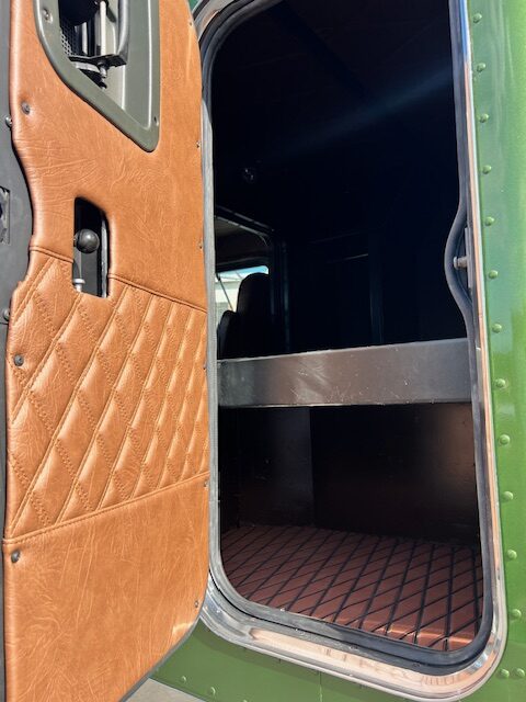 1990 Peterbilt 379 EXHD 60" Flattop Sleeper New Custom Build! - Image 22
