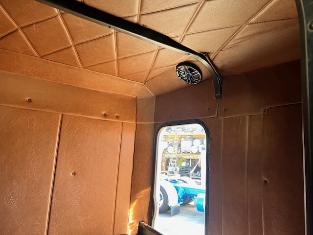 1990 Peterbilt 379 EXHD 60" Flattop Sleeper New Custom Build! - Image 24