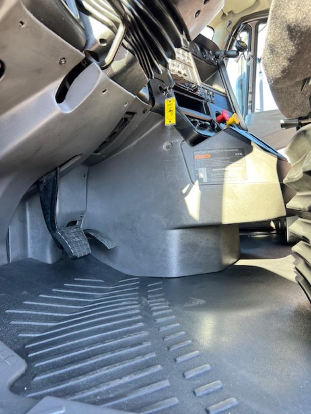 2015 International Prostar Day Cab, Cummins! - Image 17